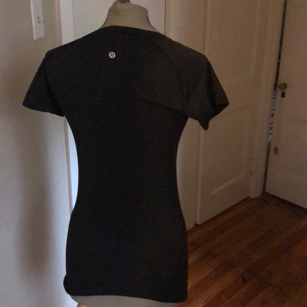 Lululemon Tee size 4 black
